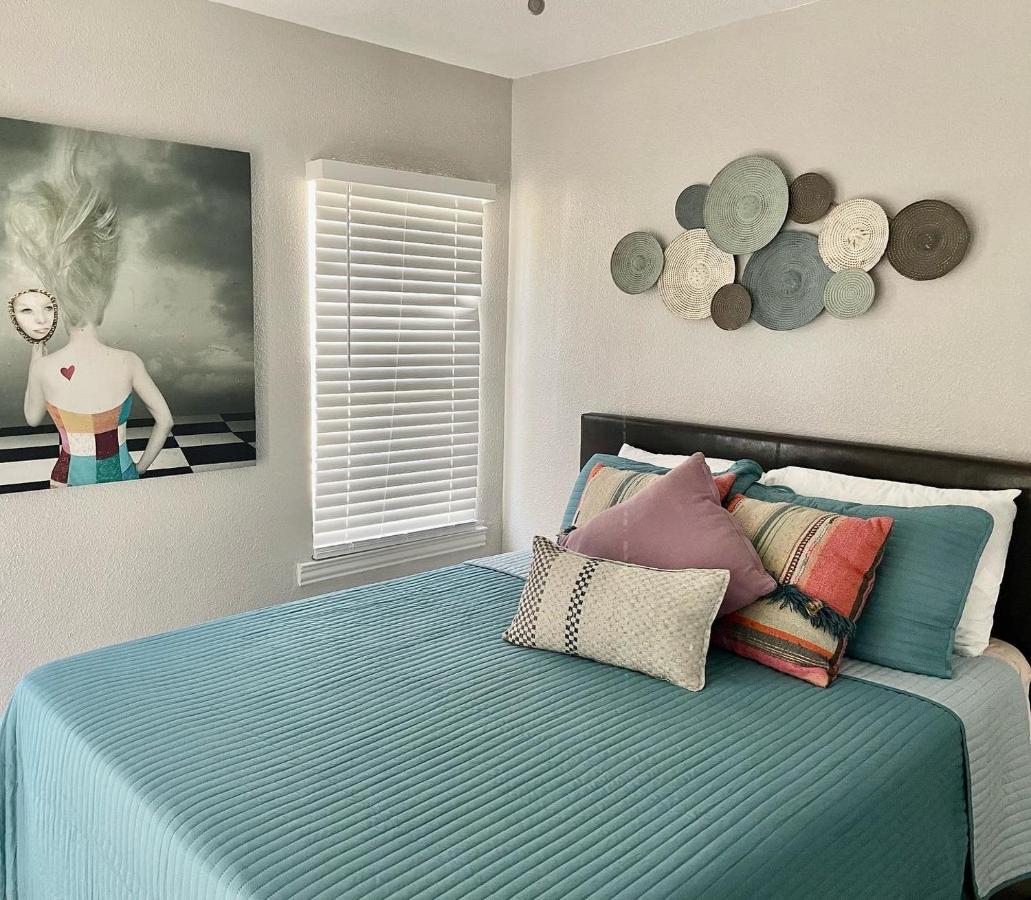 Central Dfw Close To Stadiums And Downtown Dallas! Holiday home Dallas