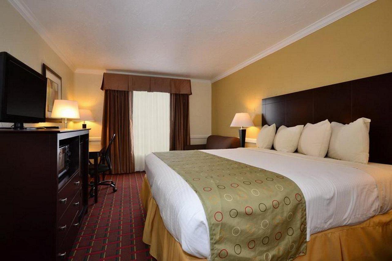6 Tx Downtown Hotel 2*