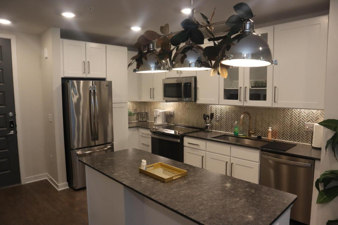 Luxury High-rise Downtown Dallas