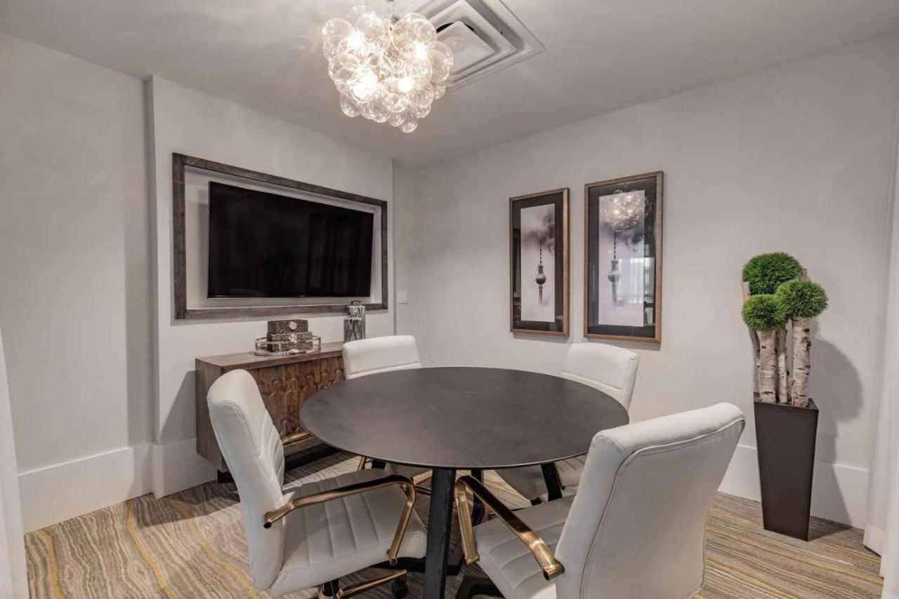 Luxury High-rise Downtown Apartment
