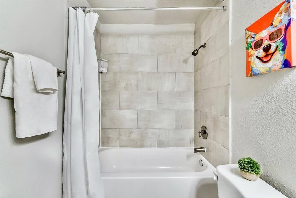 Boutique Flat + Arboretum Tickets Included *