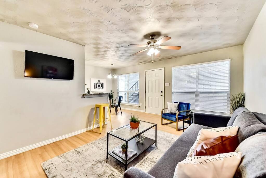 Boutique Flat + Arboretum Tickets Included Dallas