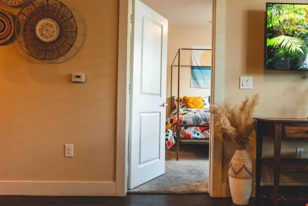 Cozi Uptown Bohemian Oasis W/ King Bed And Hammock Apartment