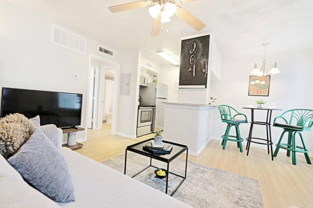 Apartment Dwell By Design & Arboretum Tickets Included Dallas