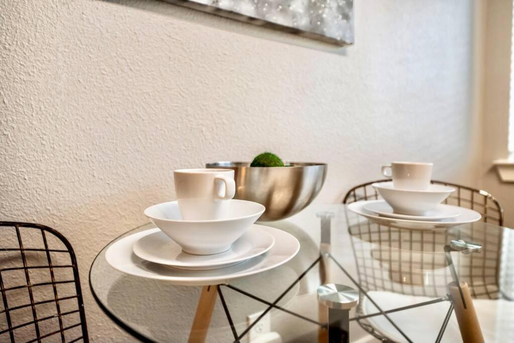For Dallas: Close To Deep Ellum & Aac!