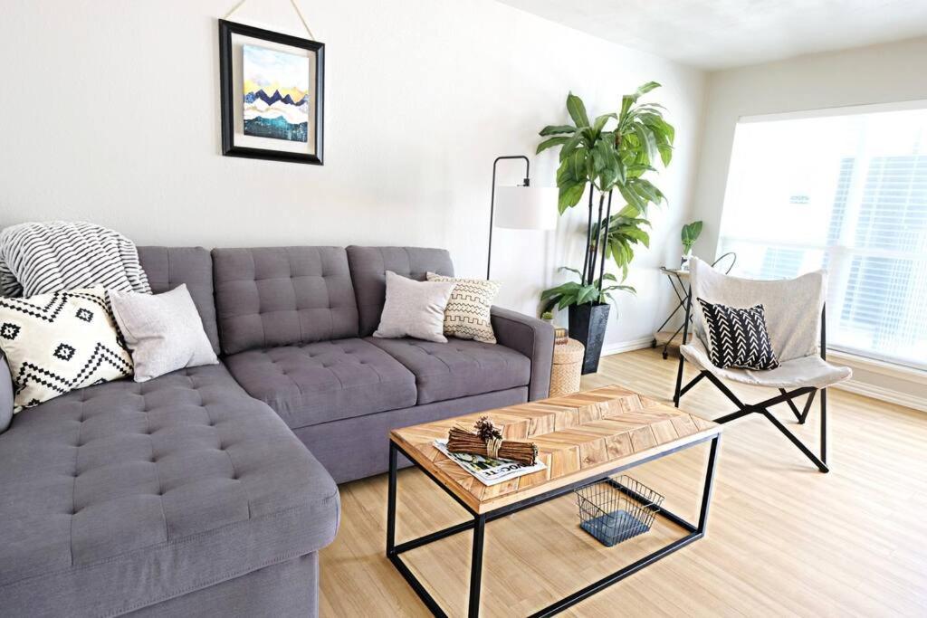 The Escape & Arboretum Tickets Included Apartment Dallas