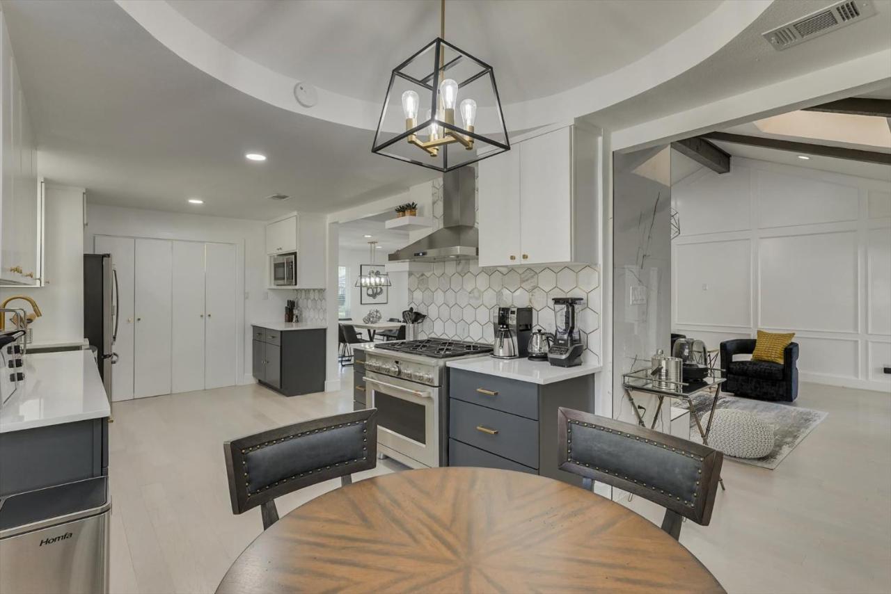 Modern And Spacious Getaway W Private Pool * Dallas