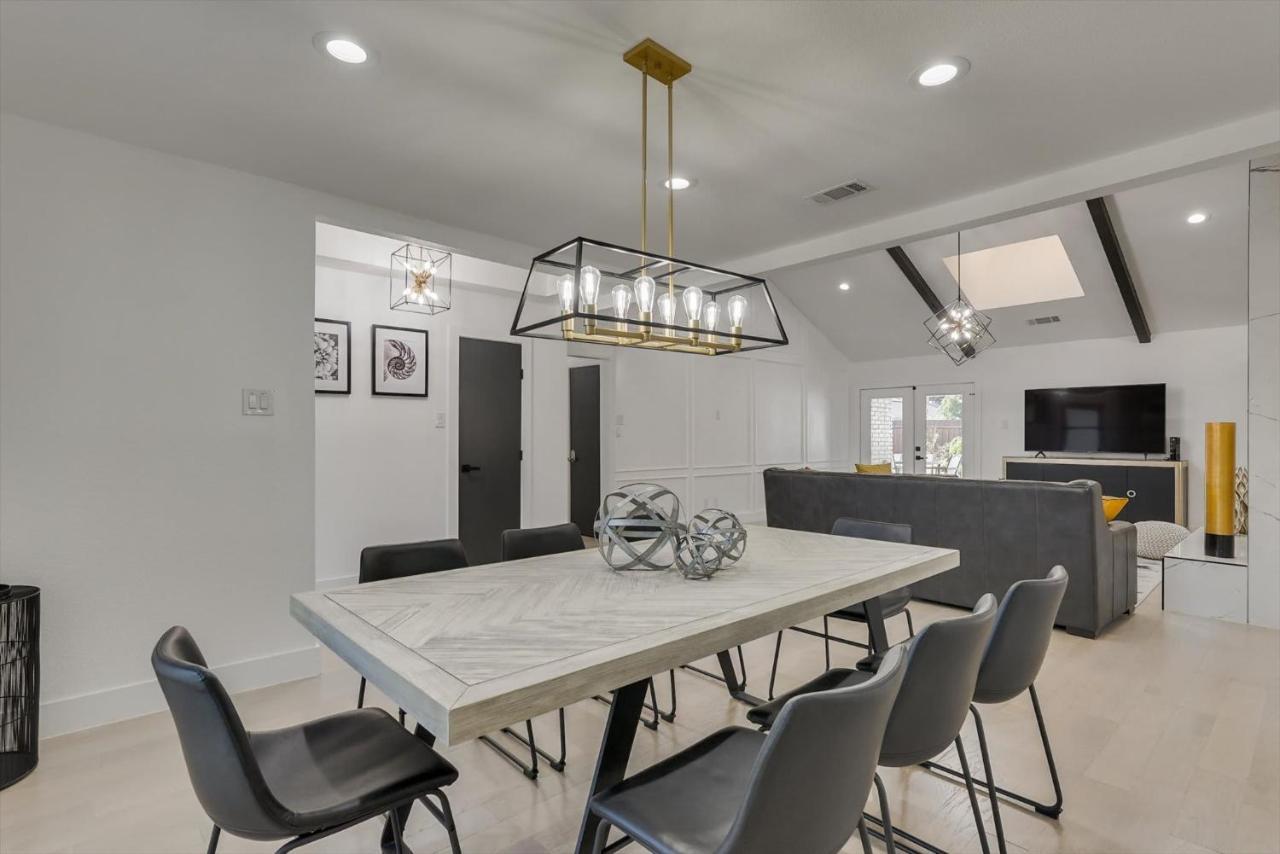 Modern And Spacious Getaway W Private Pool Holiday home