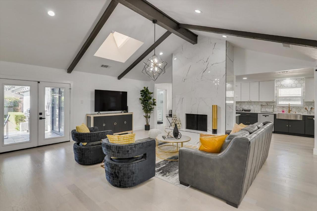 Holiday home Modern And Spacious Getaway W Private Pool Dallas