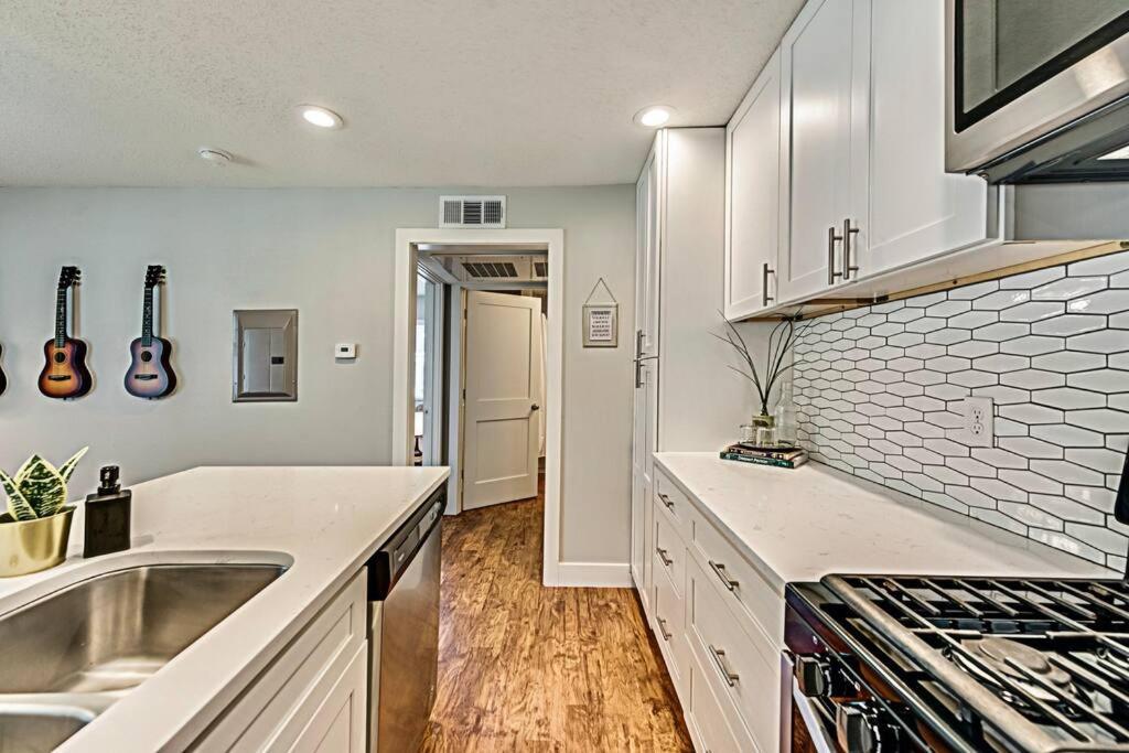 The Rhythm Near Downtown Dallas! Apartment *