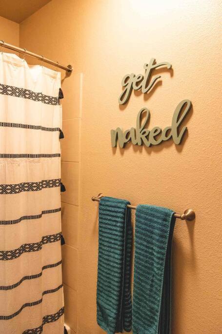 Cozi Uptown Bohemian Oasis W/ King Bed And Hammock * Dallas