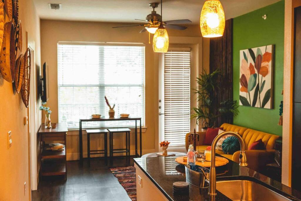 Cozi Uptown Bohemian Oasis W/ King Bed And Hammock Apartment Dallas
