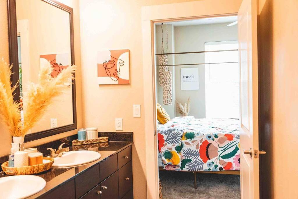 Cozi Uptown Bohemian Oasis W/ King Bed And Hammock Apartment Dallas