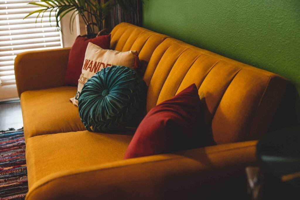 Cozi Uptown Bohemian Oasis W/ King Bed And Hammock Apartment