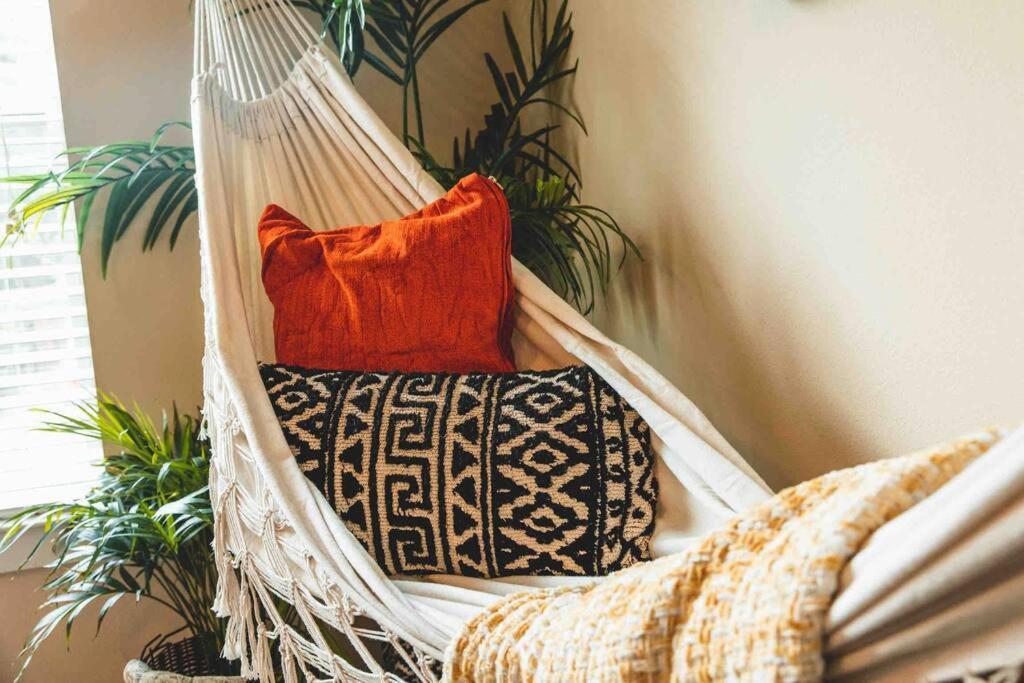 Cozi Uptown Bohemian Oasis W/ King Bed And Hammock Apartment *