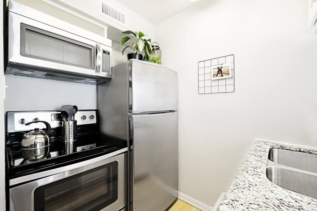 Dwell By Design & Arboretum Tickets Included Apartment