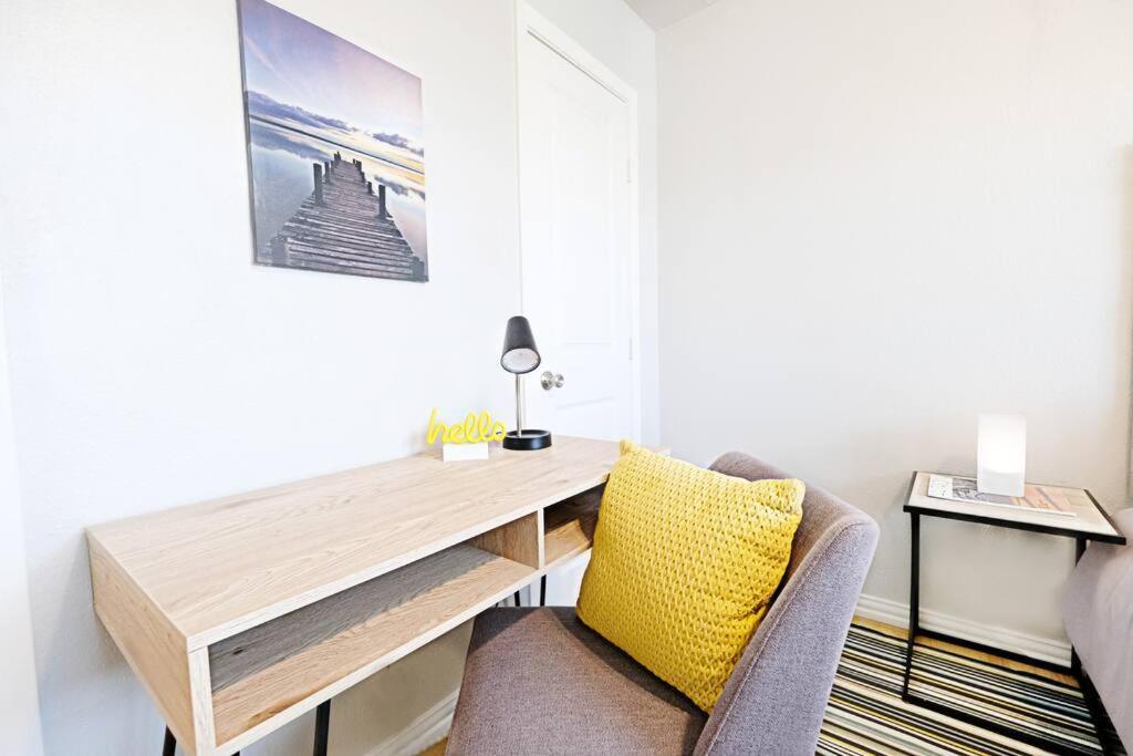 Dwell By Design & Arboretum Tickets Included Apartment *