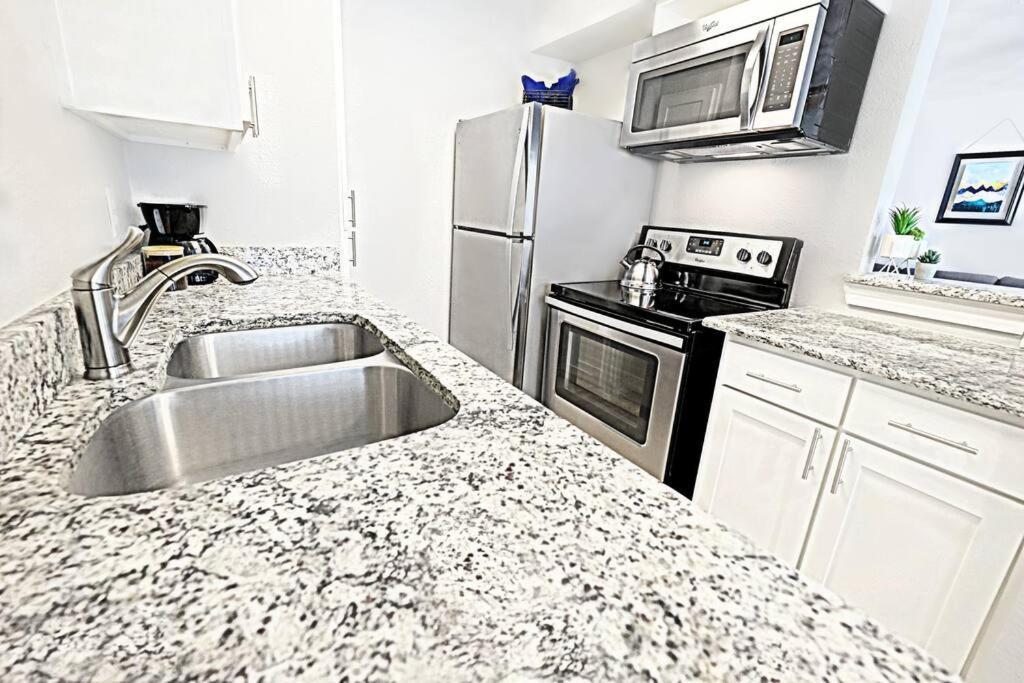 The Escape & Arboretum Tickets Included Apartment Dallas