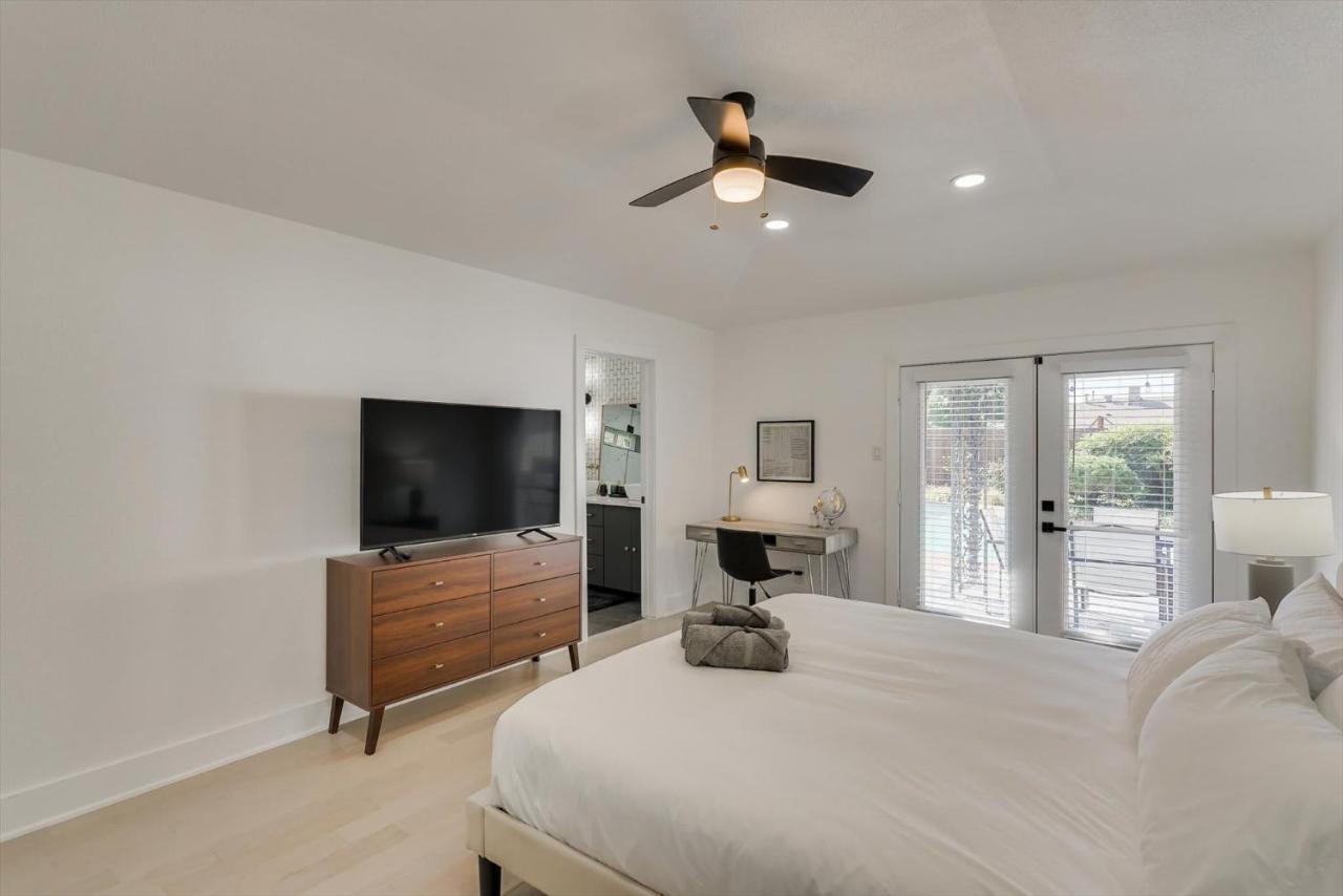Holiday home Modern And Spacious Getaway W Private Pool Dallas