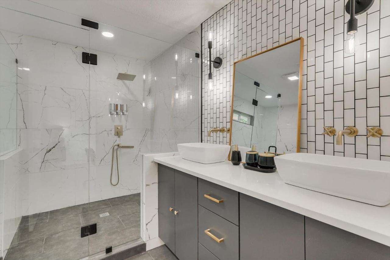 Modern And Spacious Getaway W Private Pool Dallas
