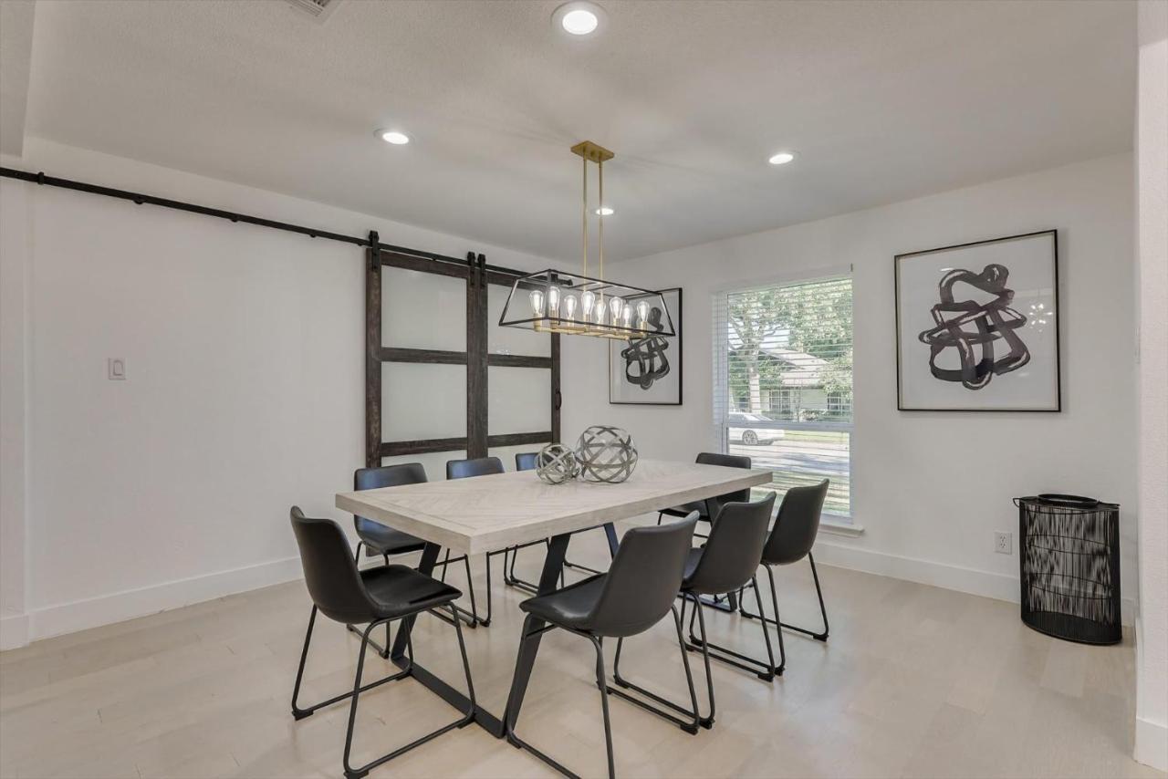 Holiday home Modern And Spacious Getaway W Private Pool Dallas