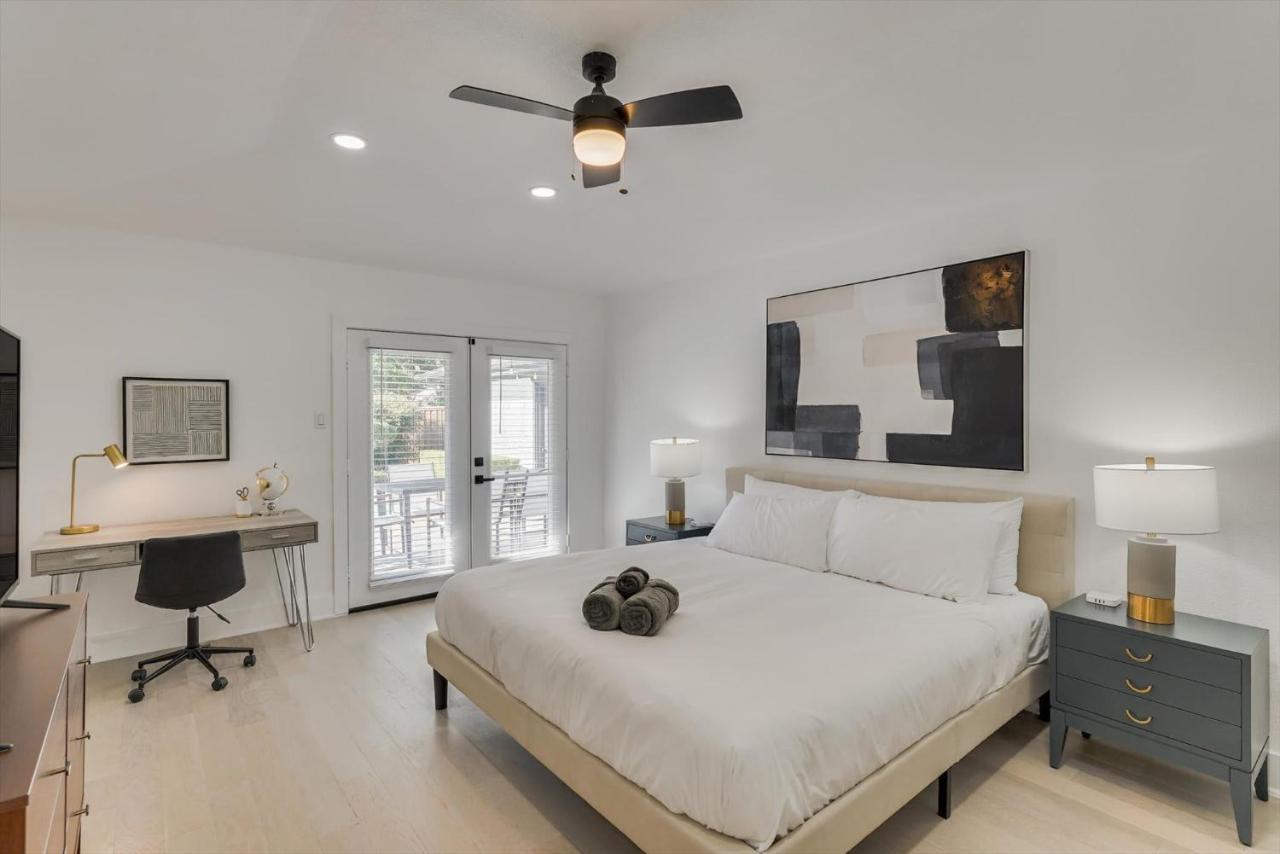 Modern And Spacious Getaway W Private Pool Holiday home Dallas