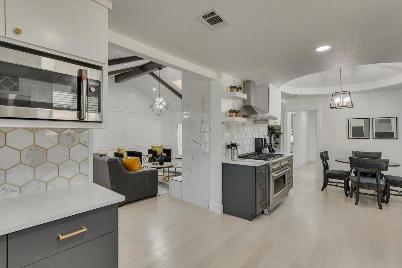 Modern And Spacious Getaway W Private Pool Holiday home Dallas