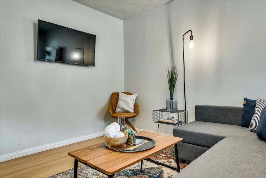 The Hidden Gem Near Downtown Apartment *