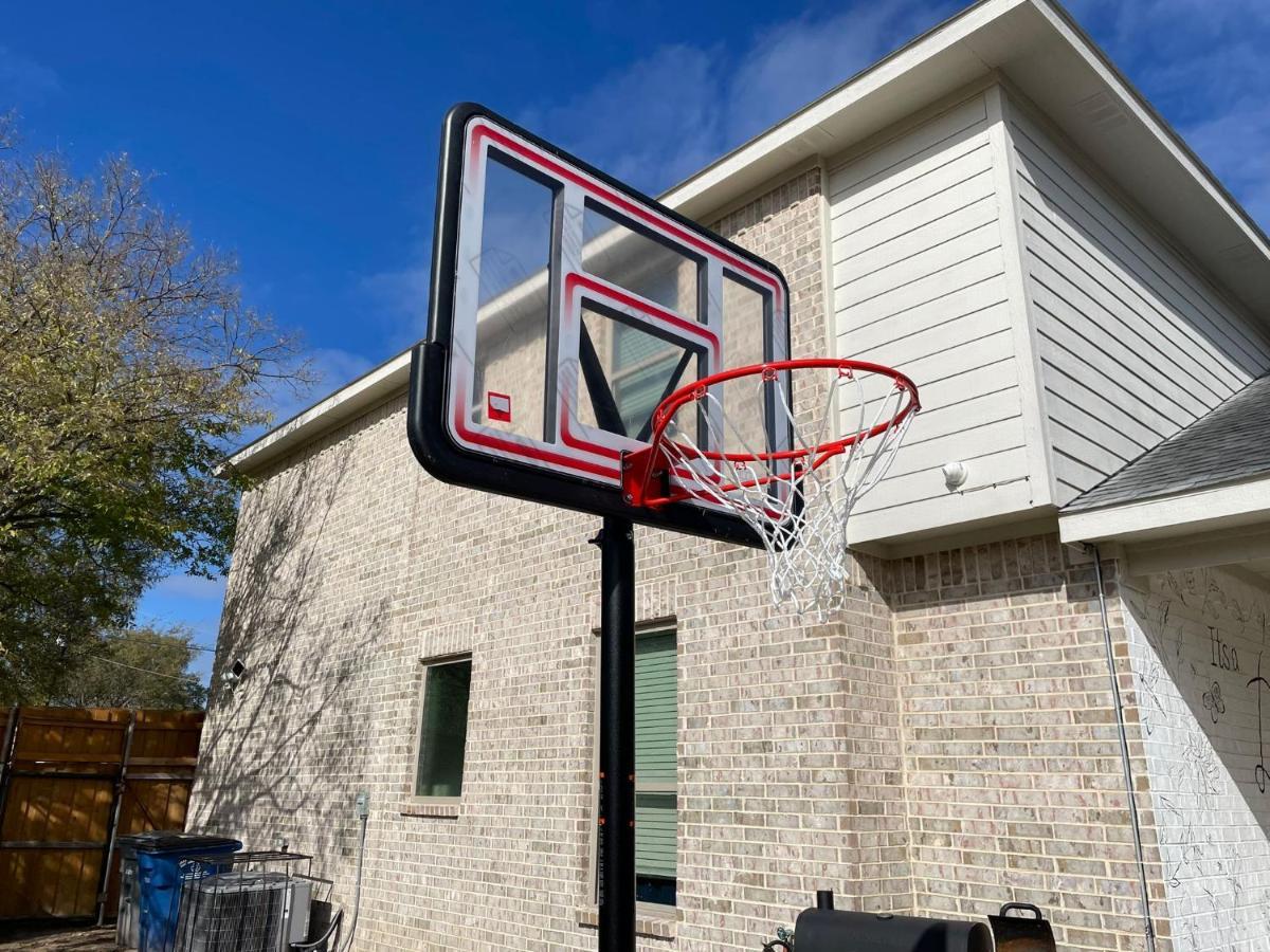 4br Large Yard W Hot Tub , Fire Pit And Basketball Hoop Holiday home Dallas