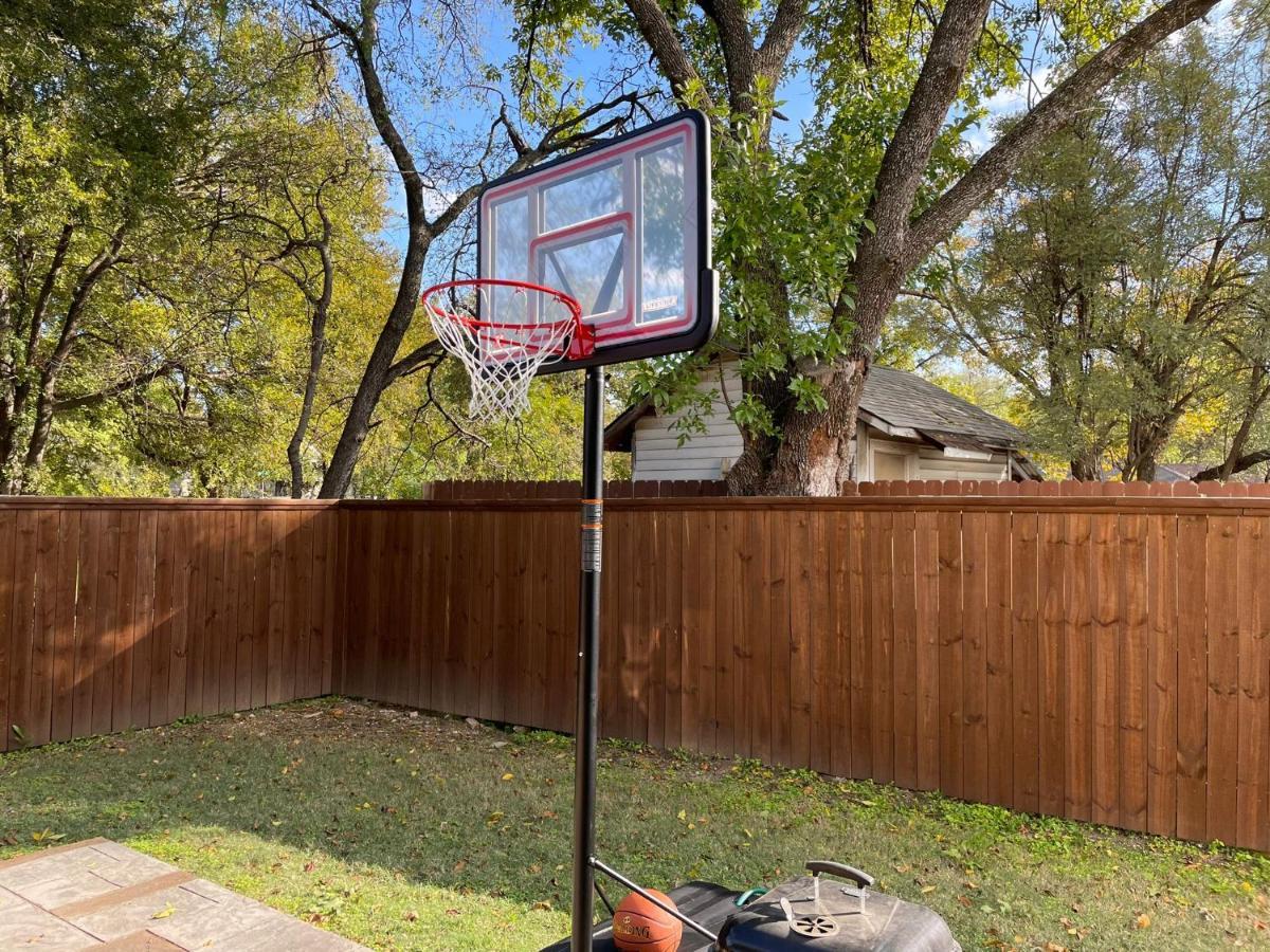 6 Bedroom Big W Hot Tub , Fire Pit & Basketballhoop Villa *