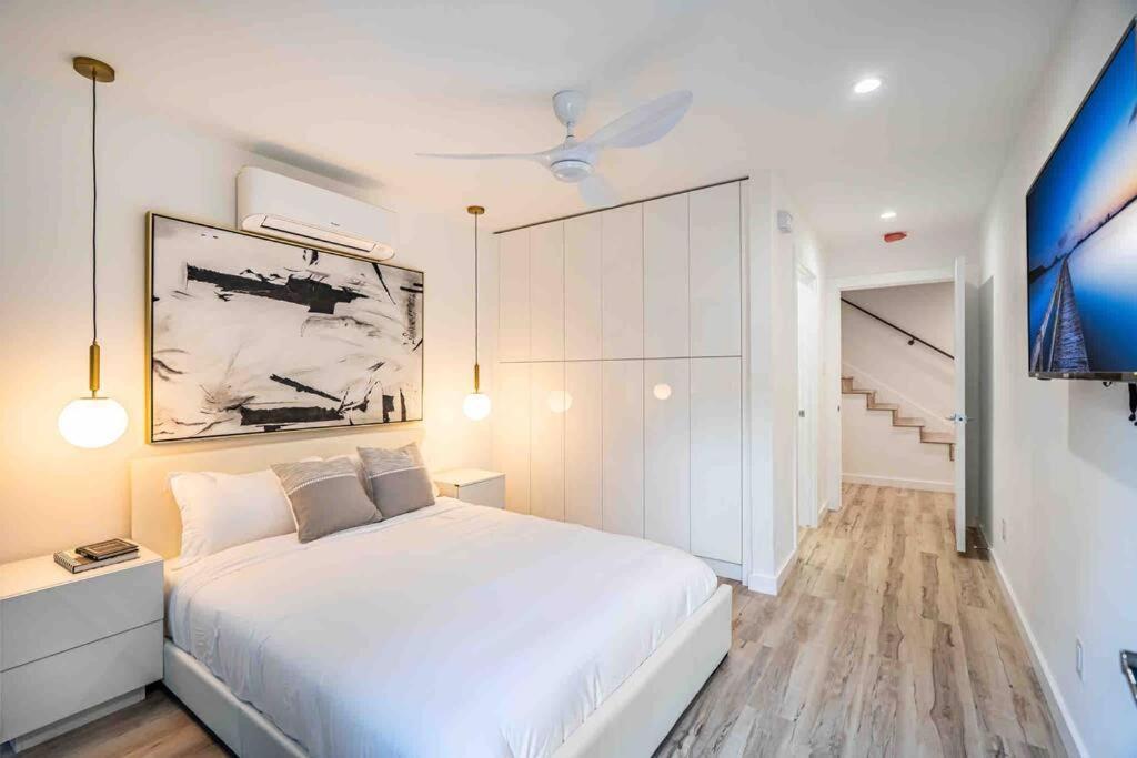 Skyline View Luxury 3 Story Townhouse Villa