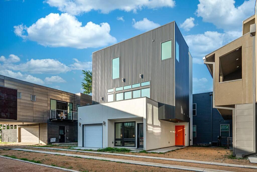 Skyline View Luxury 3 Story Townhouse Villa *
