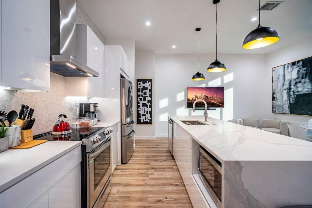 Skyline View Luxury 3 Story Townhouse Villa Dallas