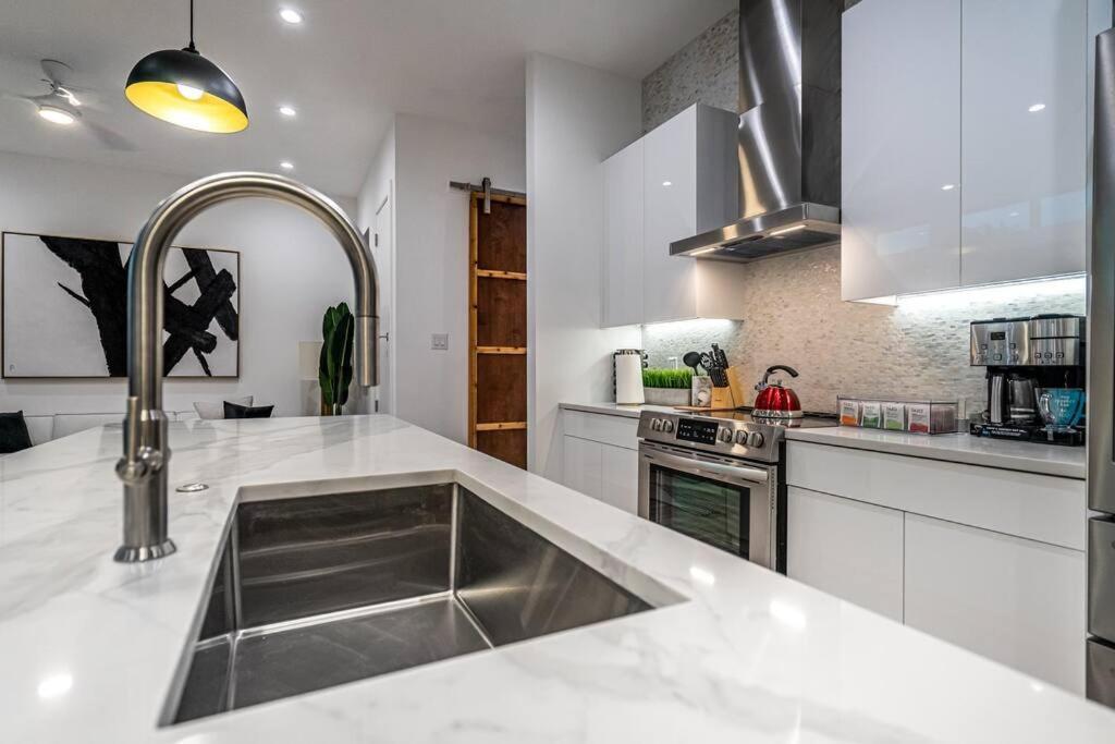 Skyline View Luxury 3 Story Townhouse *