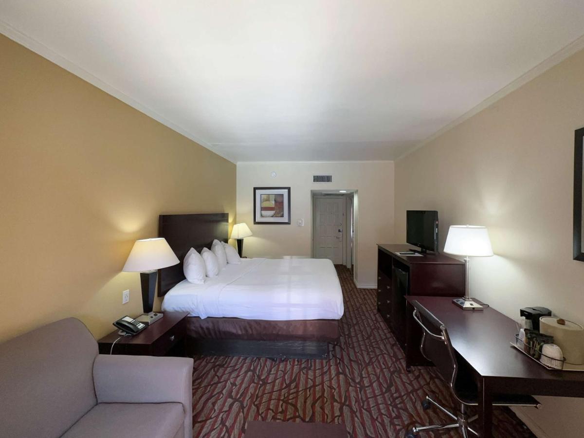 Hotel 6 Tx Downtown