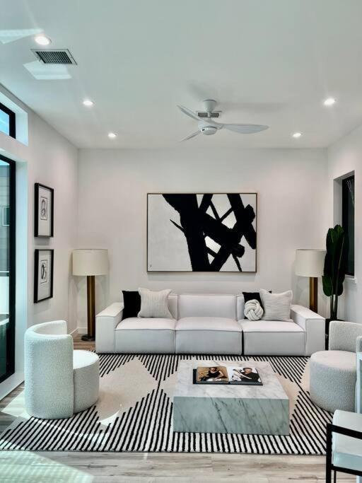 Skyline View Luxury 3 Story Townhouse Dallas