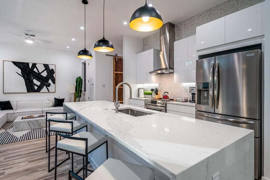 Skyline View Luxury 3 Story Townhouse *