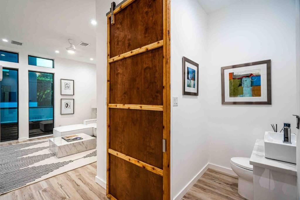Skyline View Luxury 3 Story Townhouse Villa