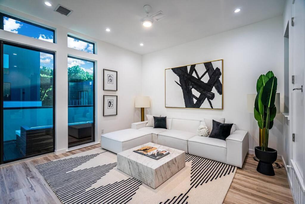 Villa Skyline View Luxury 3 Story Townhouse *