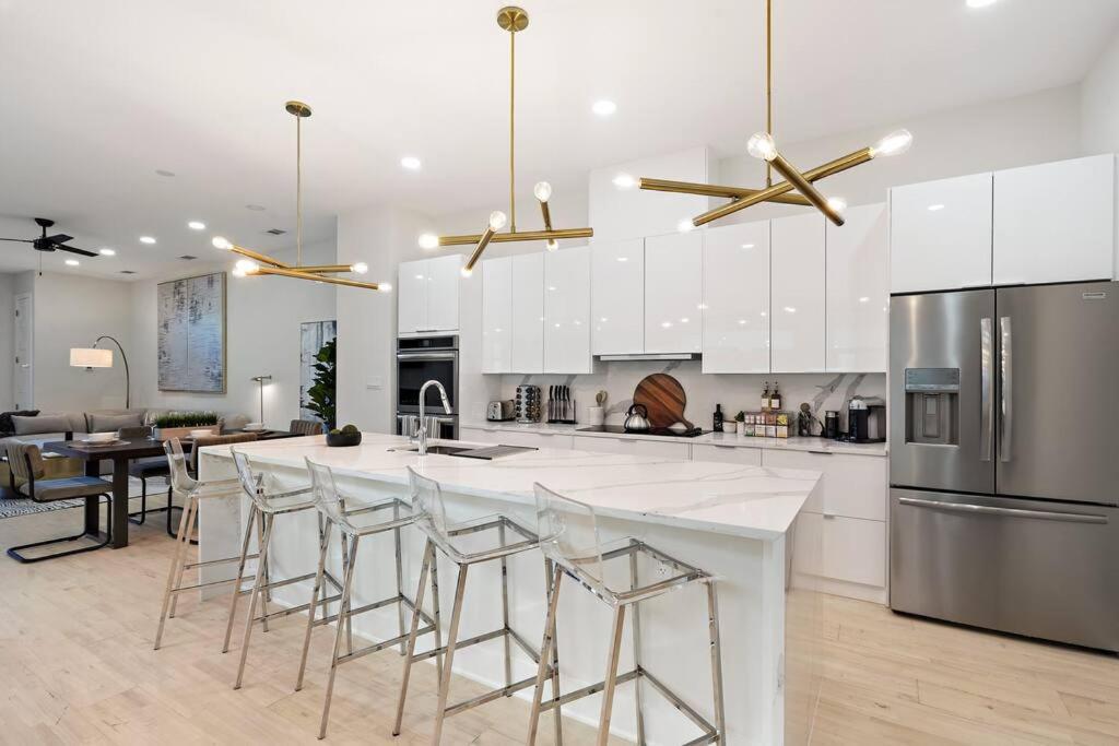 New Luxury 3 Story Townhome In Trinity Groves