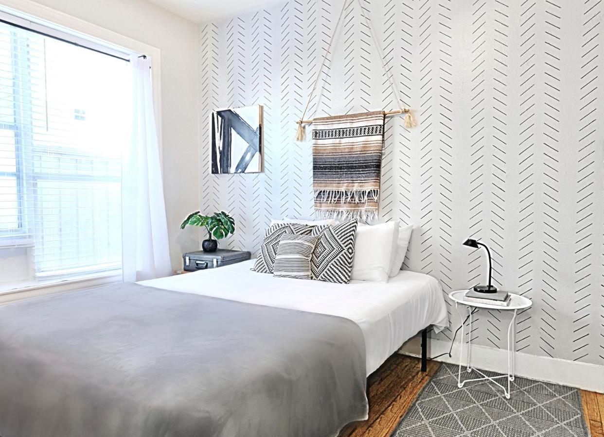 Relaxing 1 Bedroom Near Lower Greenville Free Parking Apartment