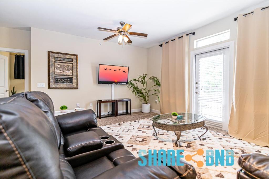 Apartment Modern Retreat - 2br, Patio, Parking