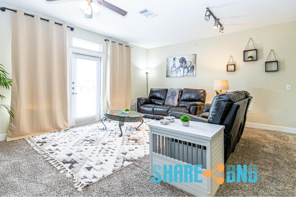 Modern Retreat - 2br, Patio, Parking Apartment Dallas
