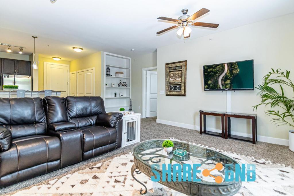 Modern Retreat - 2br, Patio, Parking Apartment Dallas