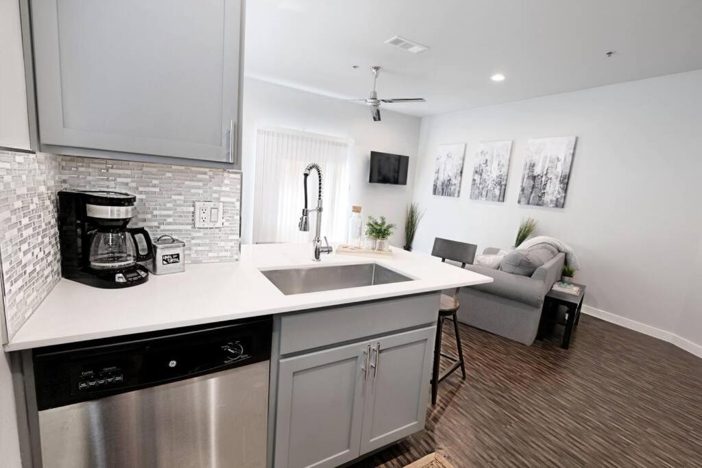 The Kozy Urban Flat Apartment *