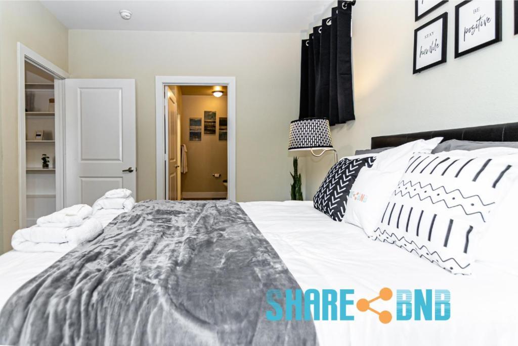 Modern Retreat - 2br, Patio, Parking *