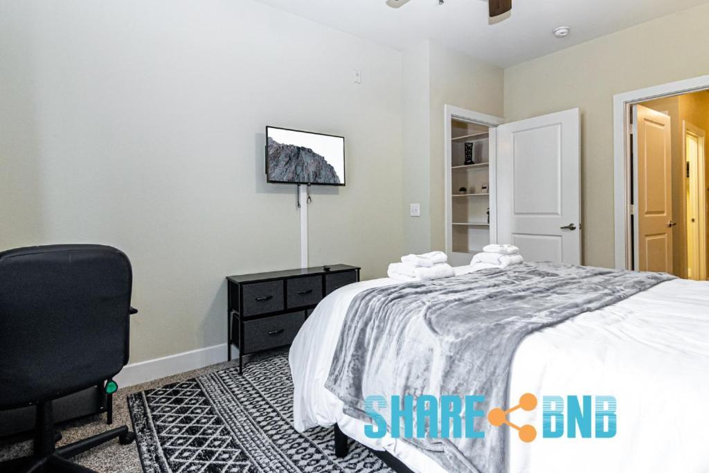 Apartment Modern Retreat - 2br, Patio, Parking Dallas