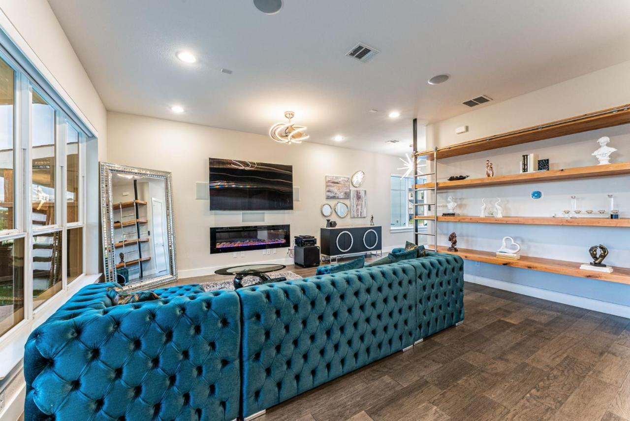 Luxury With Rooftop Views Villa Dallas