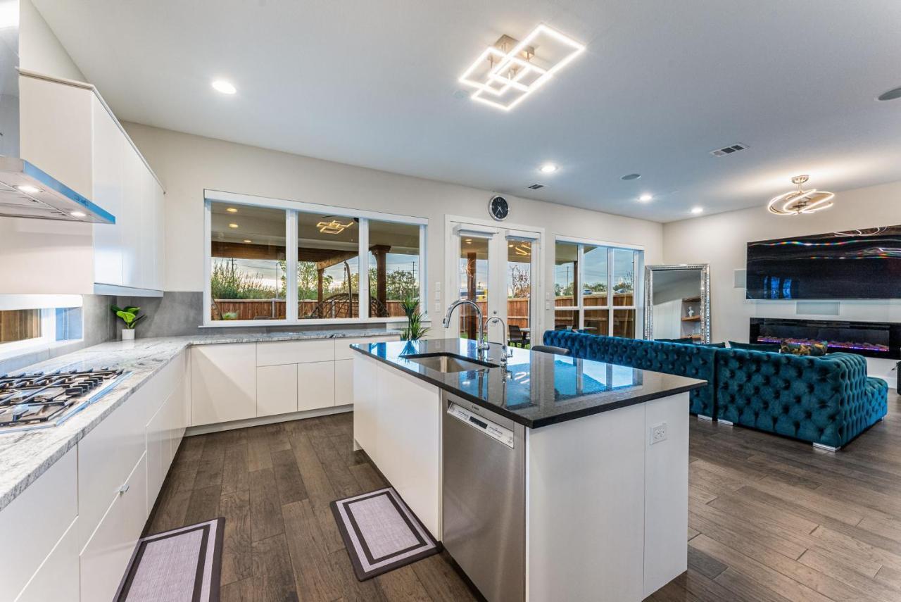 Luxury With Rooftop Views Villa