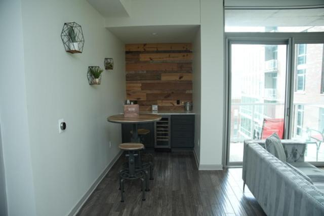 Downtown Apt With View Walking Distance To Aac With Free Parking Pool Wifi Apartamento